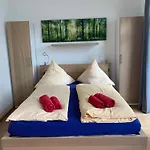 Apartment Am Schloss 2 *